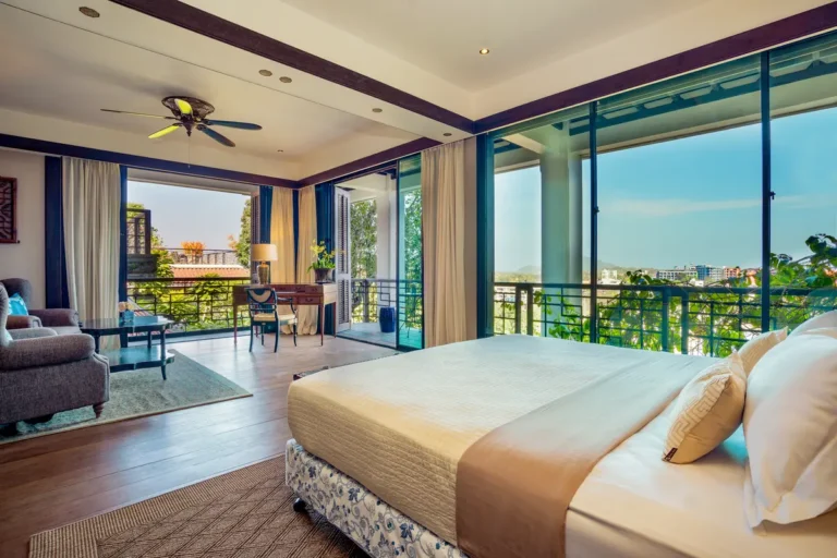 Chivitr Suites Moon