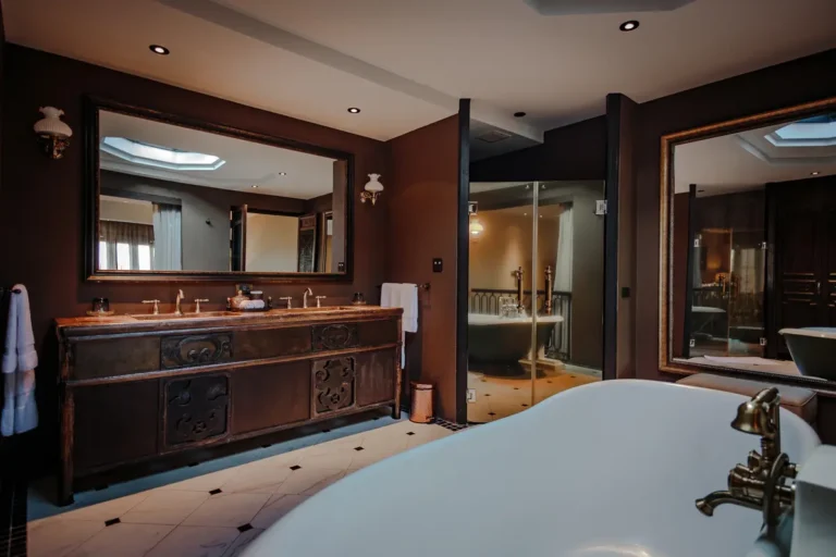 Chivitr Wood suite